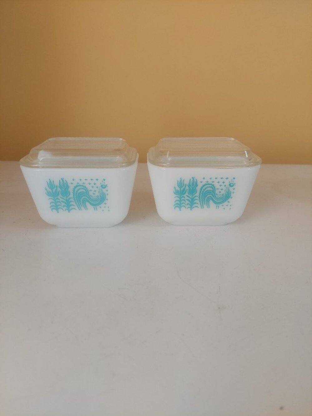 2 PYREX AMISH BUTTERPRINT Turquoise Rooster 501 Refrigerator Dish  W/Lid